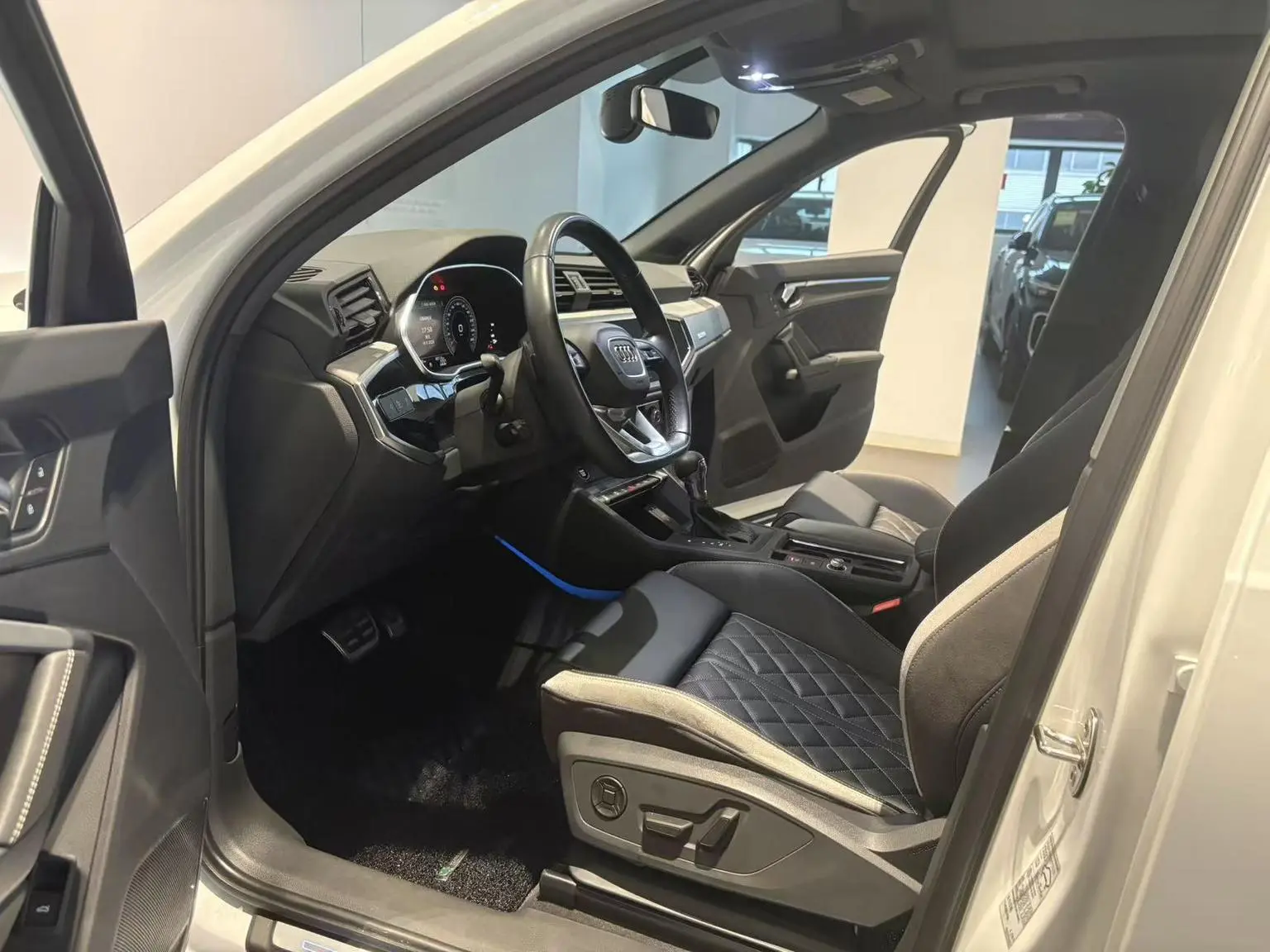 Audi Q3 2024 35 TFSI Dynamic Fashion