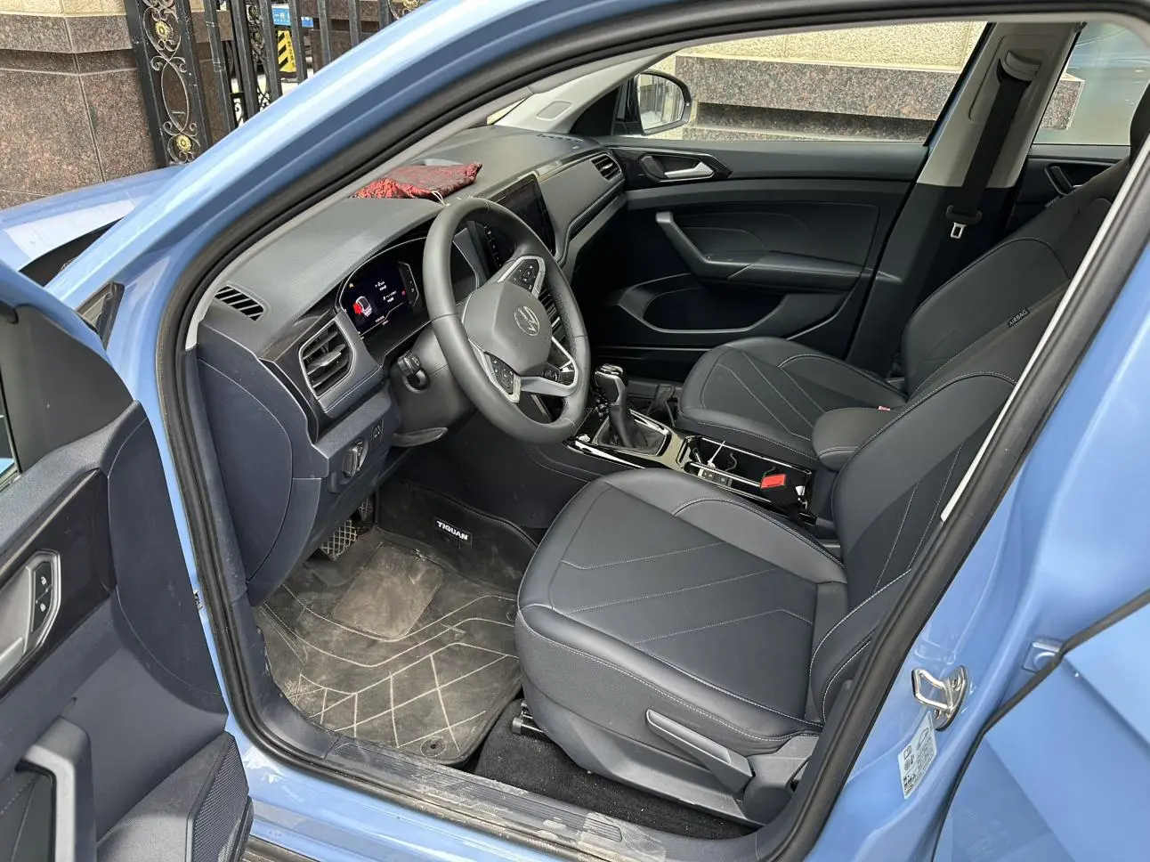 Volkswagen Tharu 2025 Sharp 300TSI Sharp
