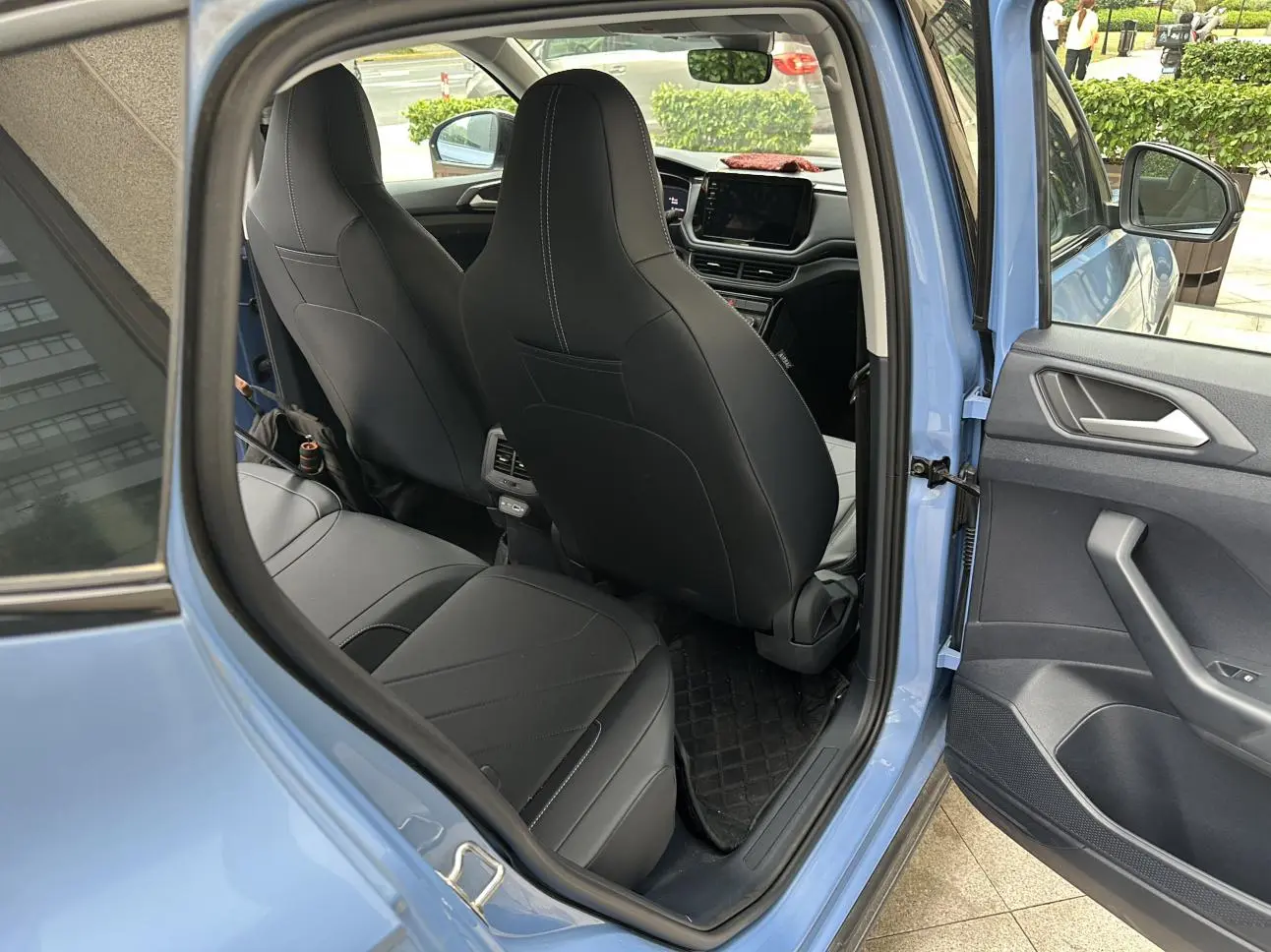 Volkswagen Tharu 2025 Sharp 300TSI Sharp