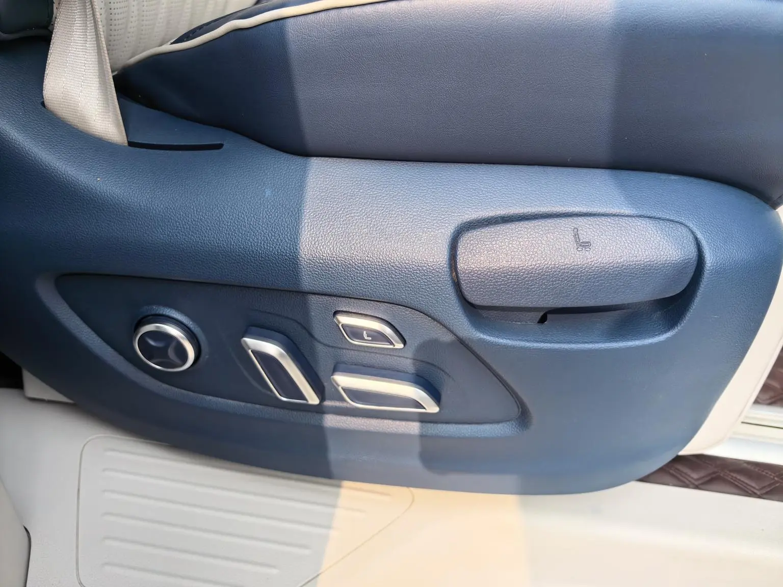 Roewe iMAX8 2021 400TGI Supreme Series Supreme
