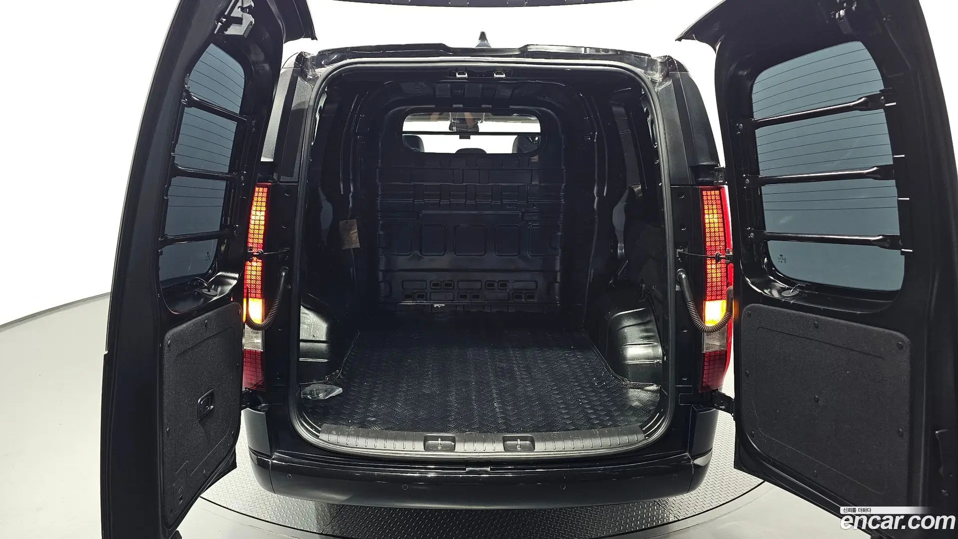 Hyundai Staria L3.5 Cargo 5-Seater