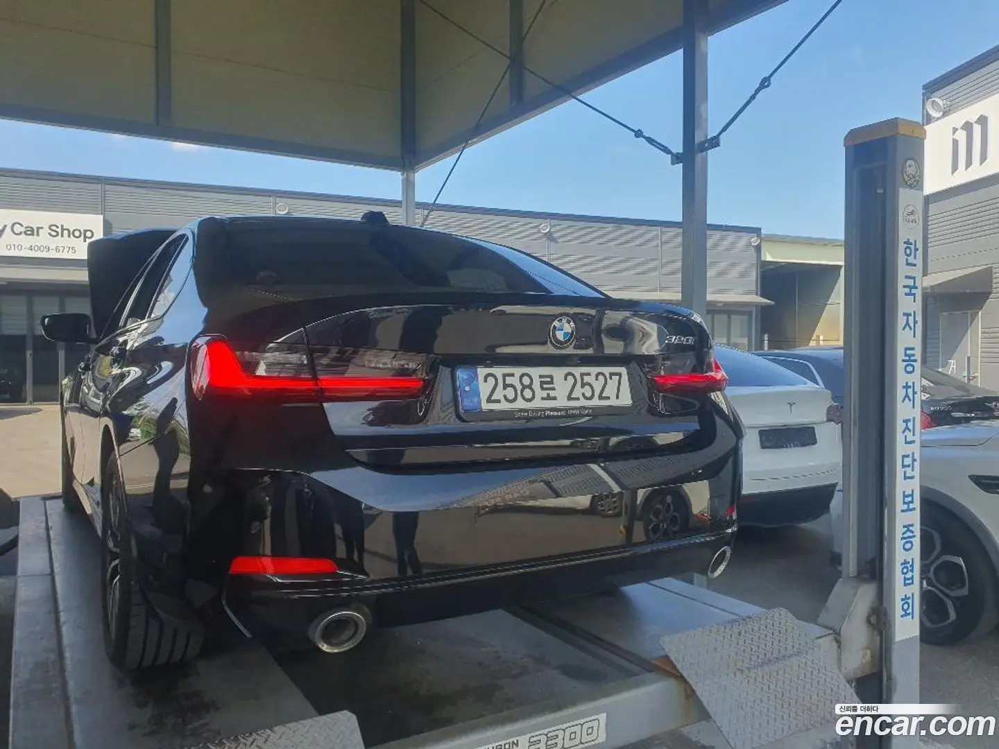 BMW 3-Series 320i 2023