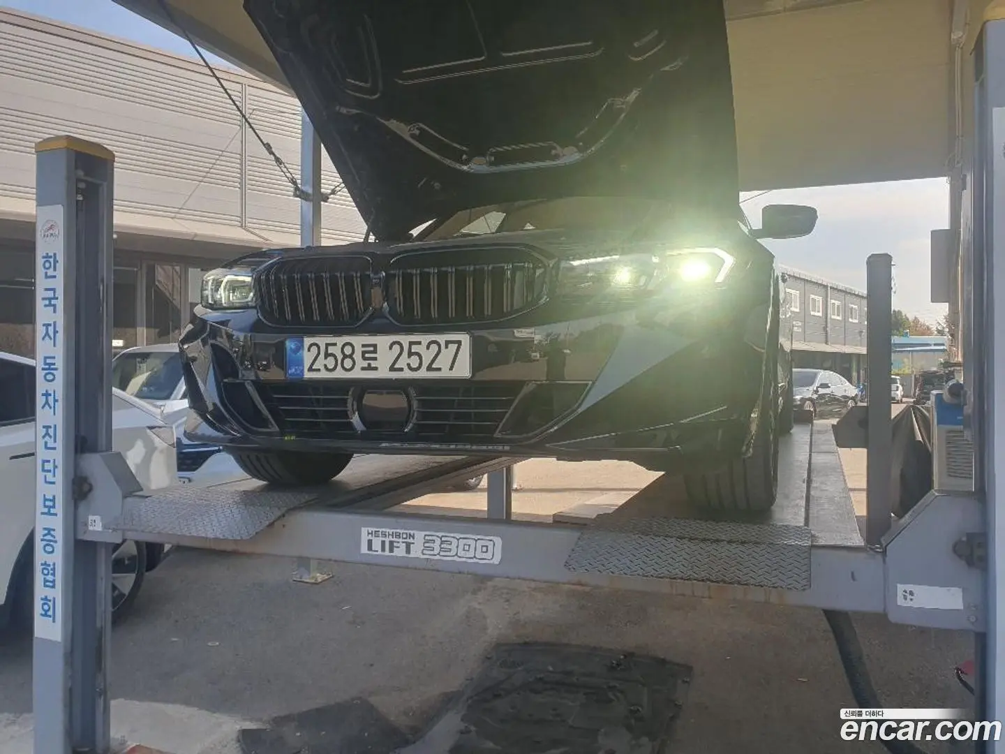BMW 3-Series 320i 2023