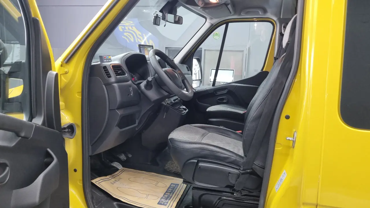 Renault Korea Master School Bus