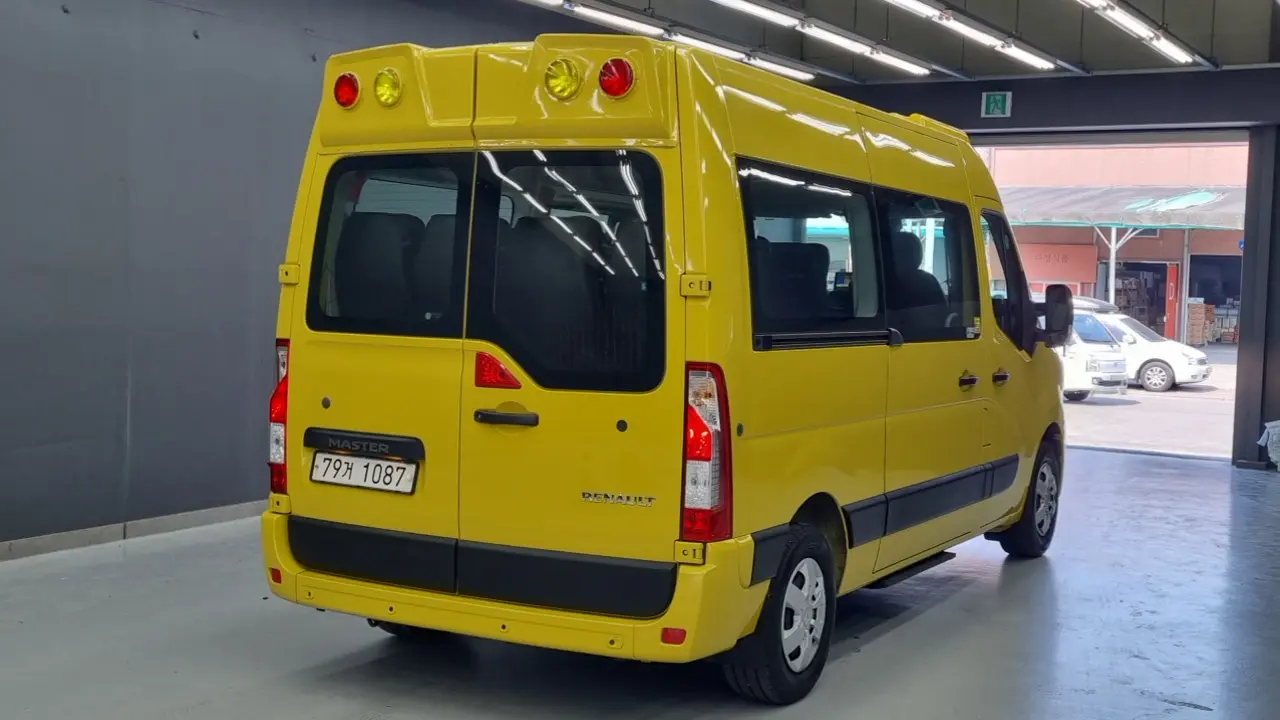 Renault Korea Master School Bus