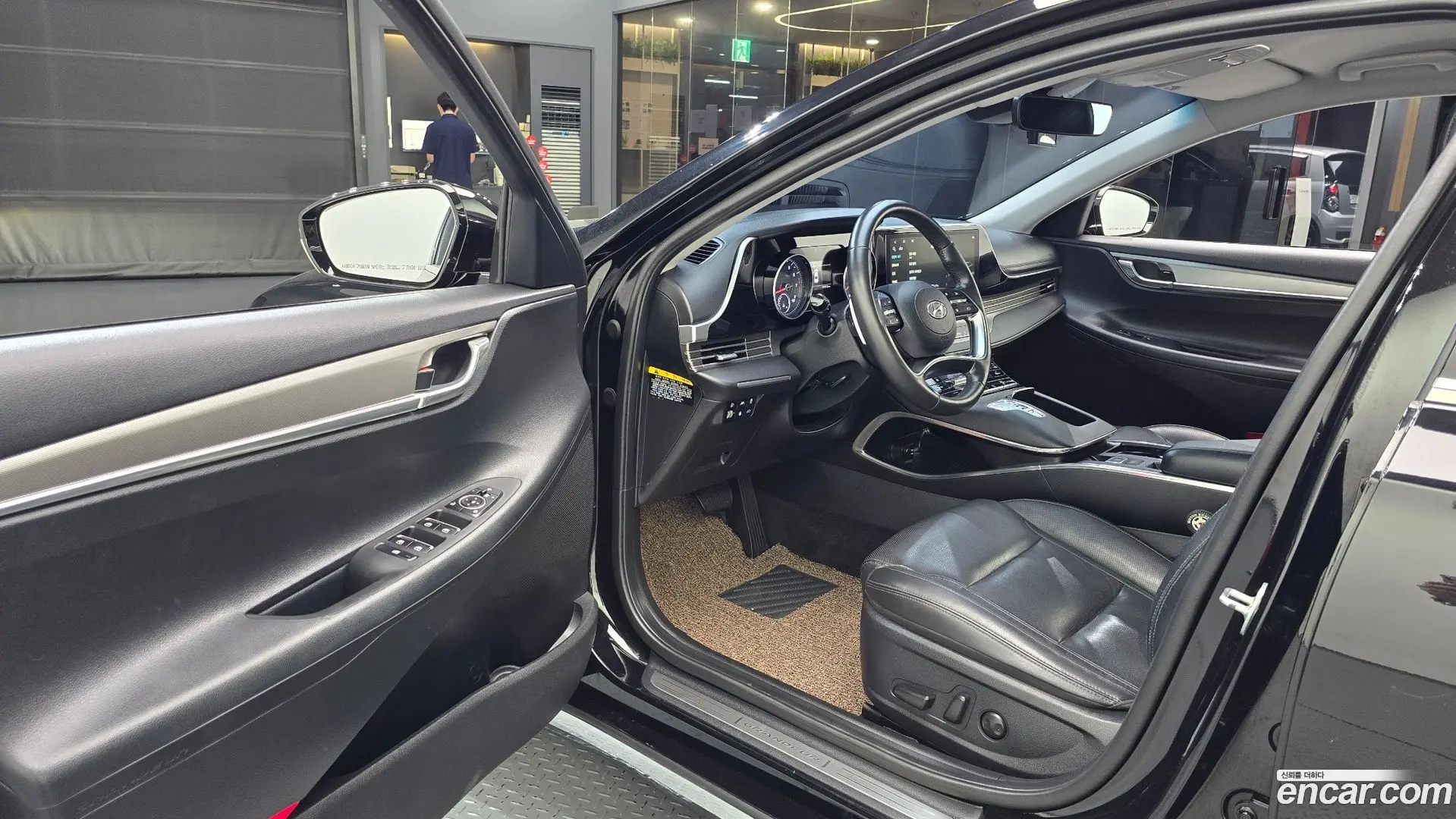 Hyundai Grandeur 3.0 LPi Rent Car