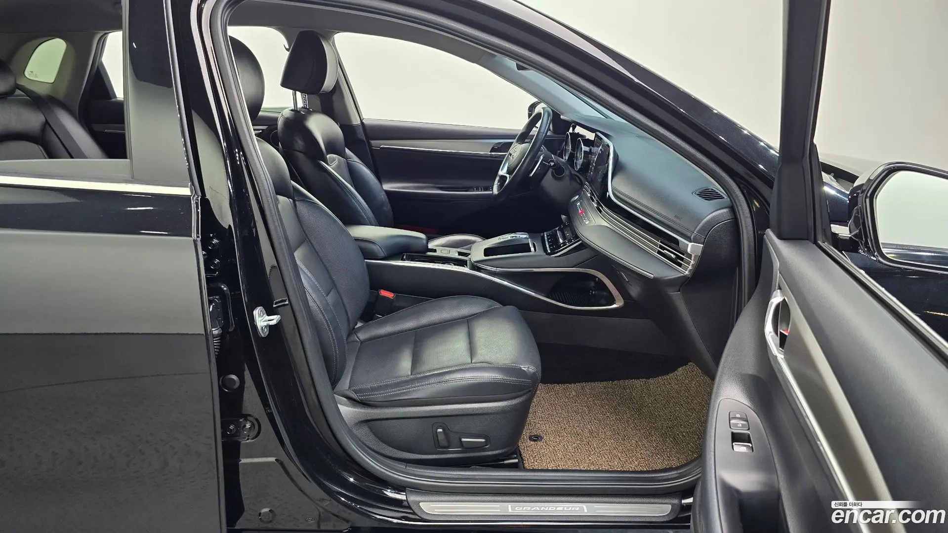 Hyundai Grandeur 3.0 LPi Rent Car