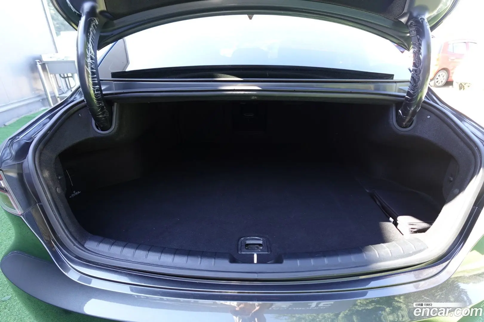 Hyundai Grandeur 3.0 LPi Rent Car