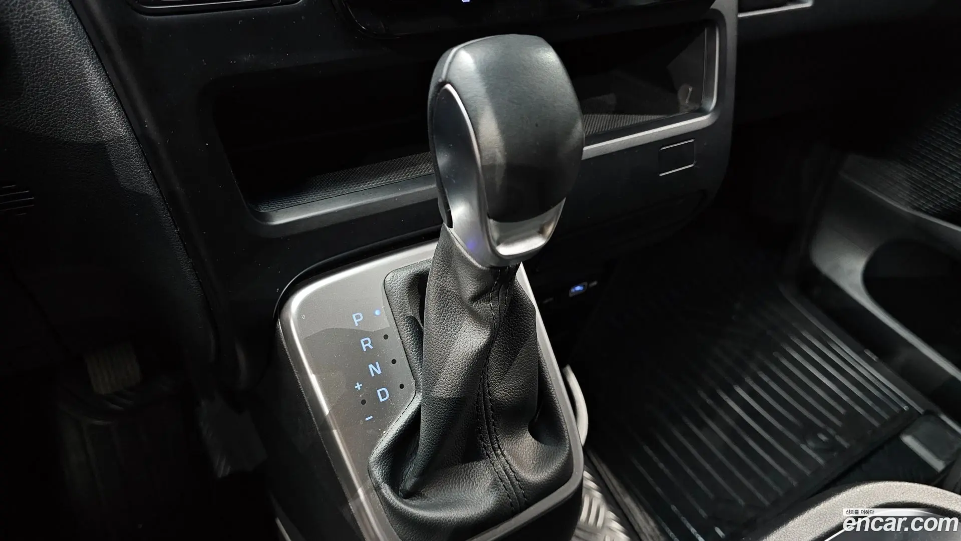 Hyundai Staria Cargo 5-Seater 2022