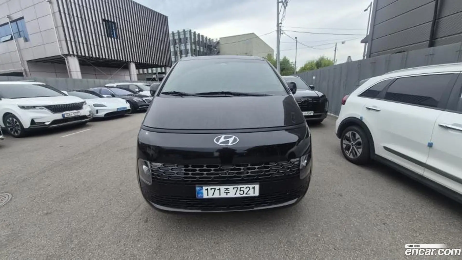 Hyundai Staria Tourer 9-Seater 2021