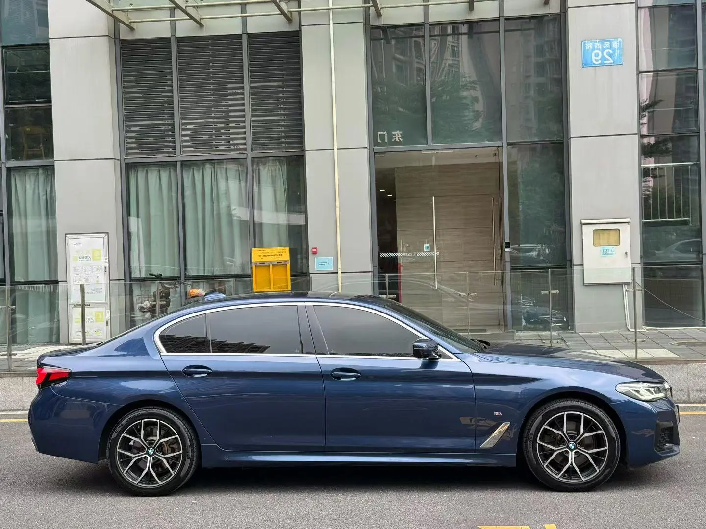 BMW 5 Series 2021 525Li M Sport Package