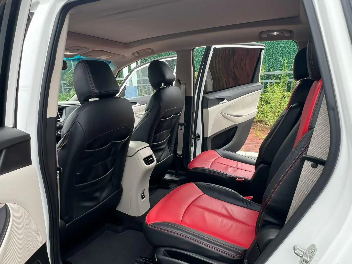 Buick GL6 2018 18T 6 seat Elite