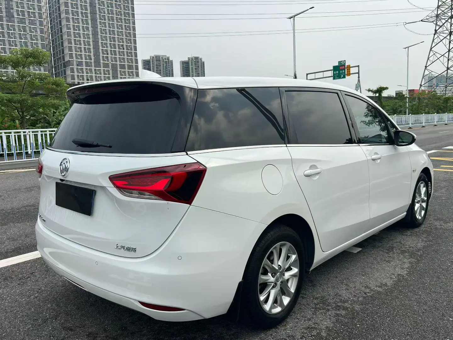 Buick GL6 2018 18T 6 seat Elite