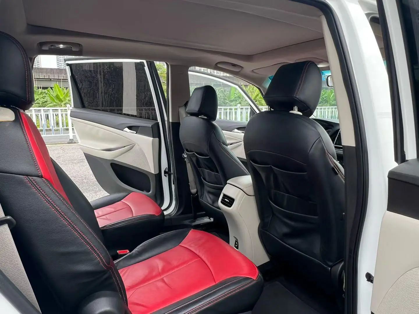 Buick GL6 2018 18T 6 seat Elite