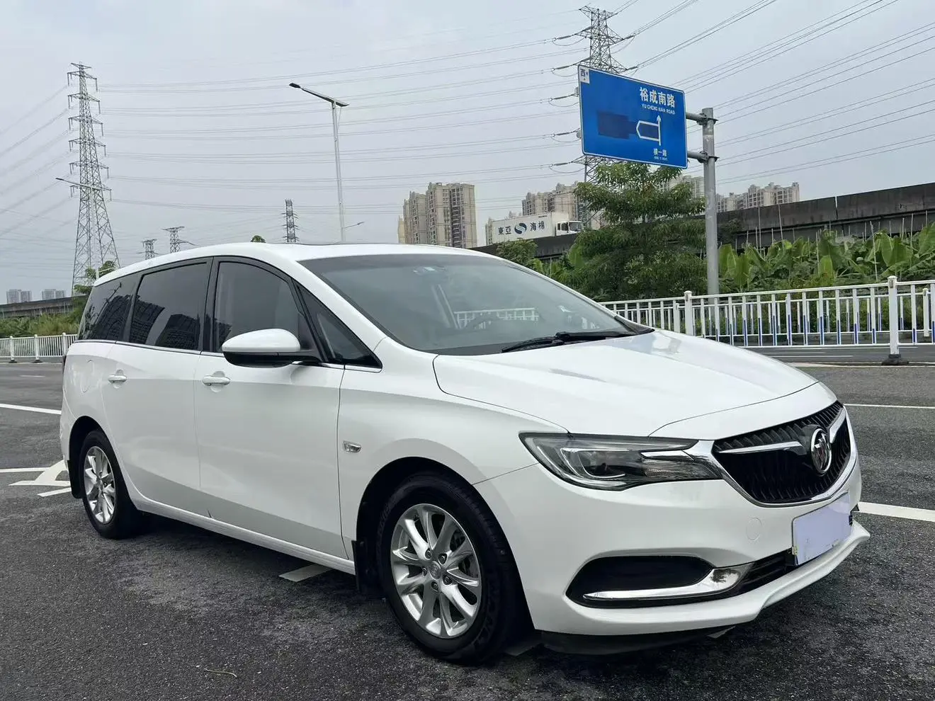Buick GL6 2018 18T 6 seat Elite