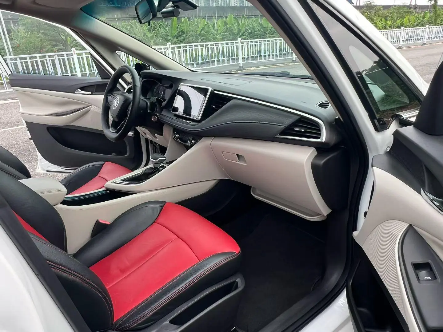 Buick GL6 2018 18T 6 seat Elite