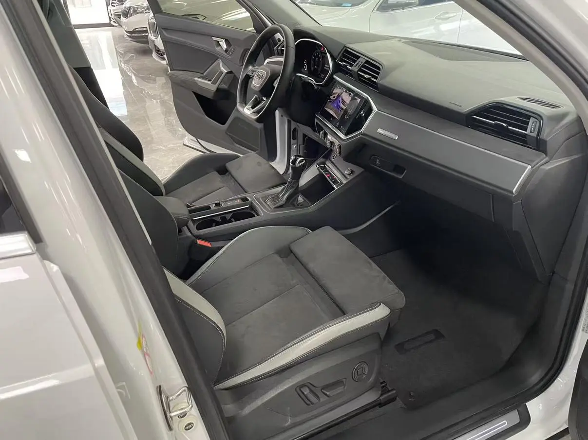 Audi Q3 2022 35 TFSI Dynamic Fashion