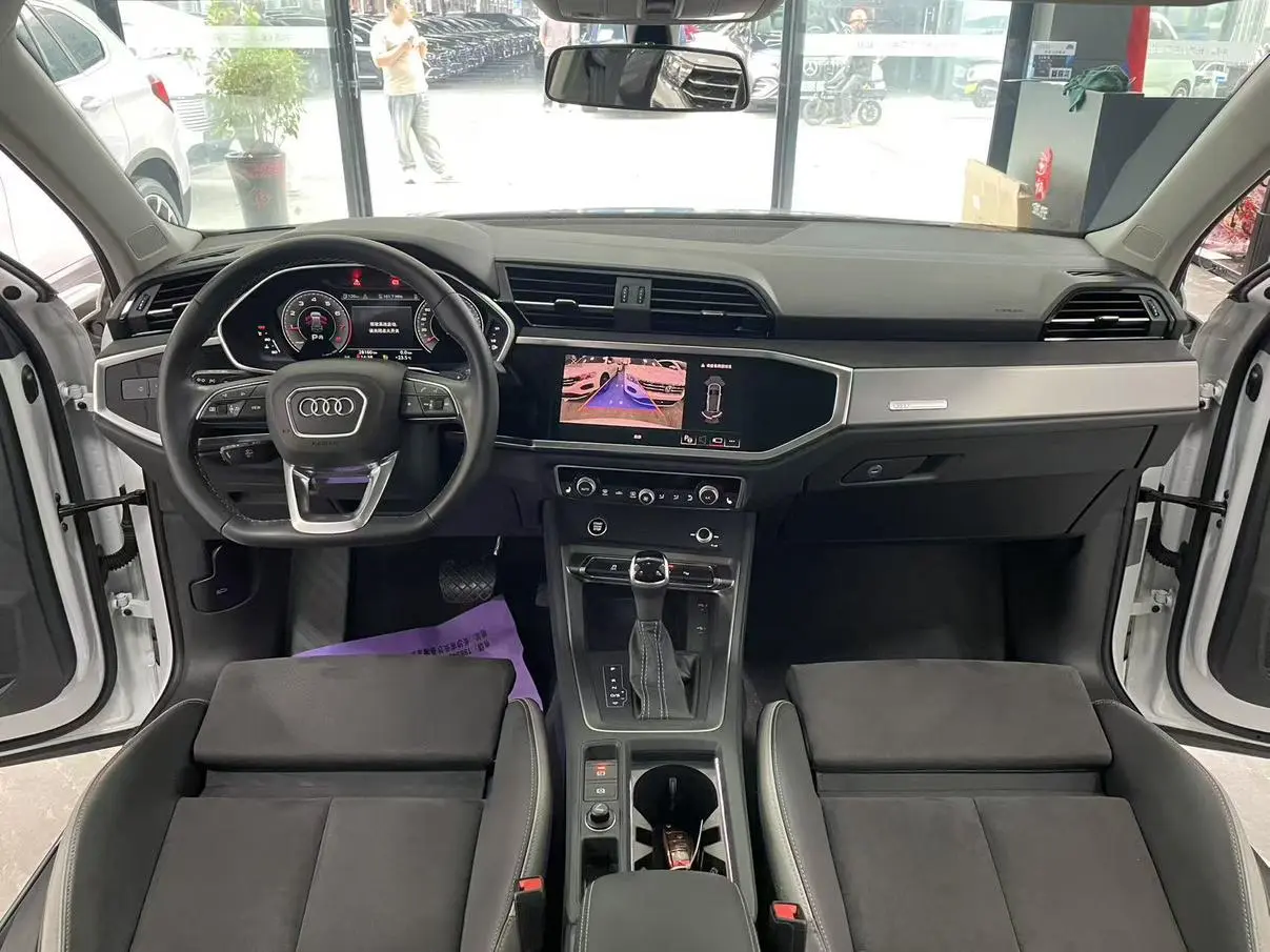 Audi Q3 2022 35 TFSI Dynamic Fashion