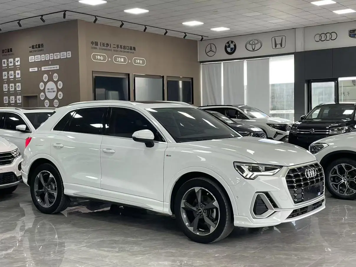 Audi Q3 2022 35 TFSI Dynamic Fashion