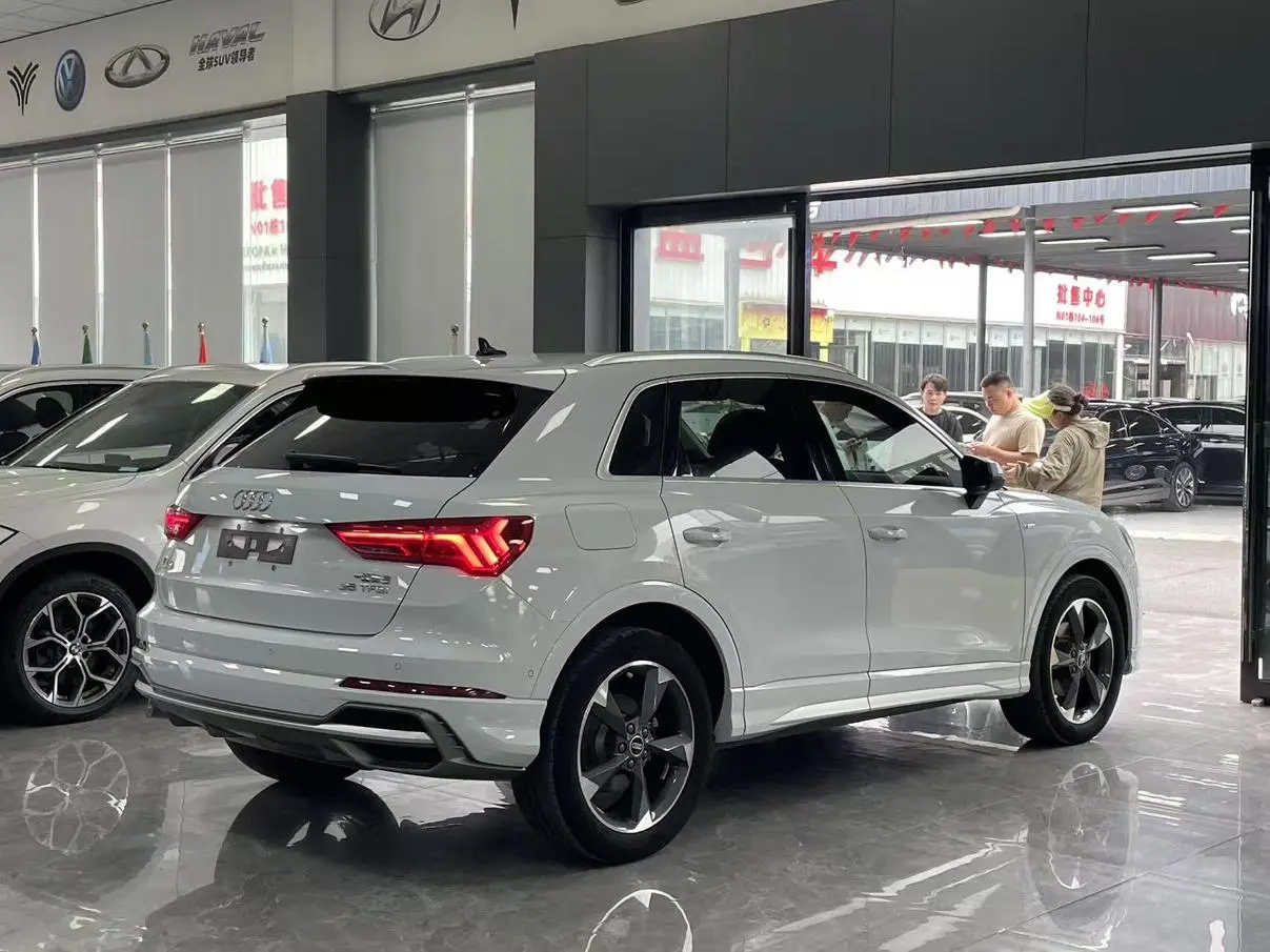 Audi Q3 2022 35 TFSI Dynamic Fashion