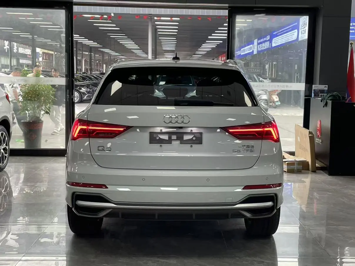 Audi Q3 2022 35 TFSI Dynamic Fashion