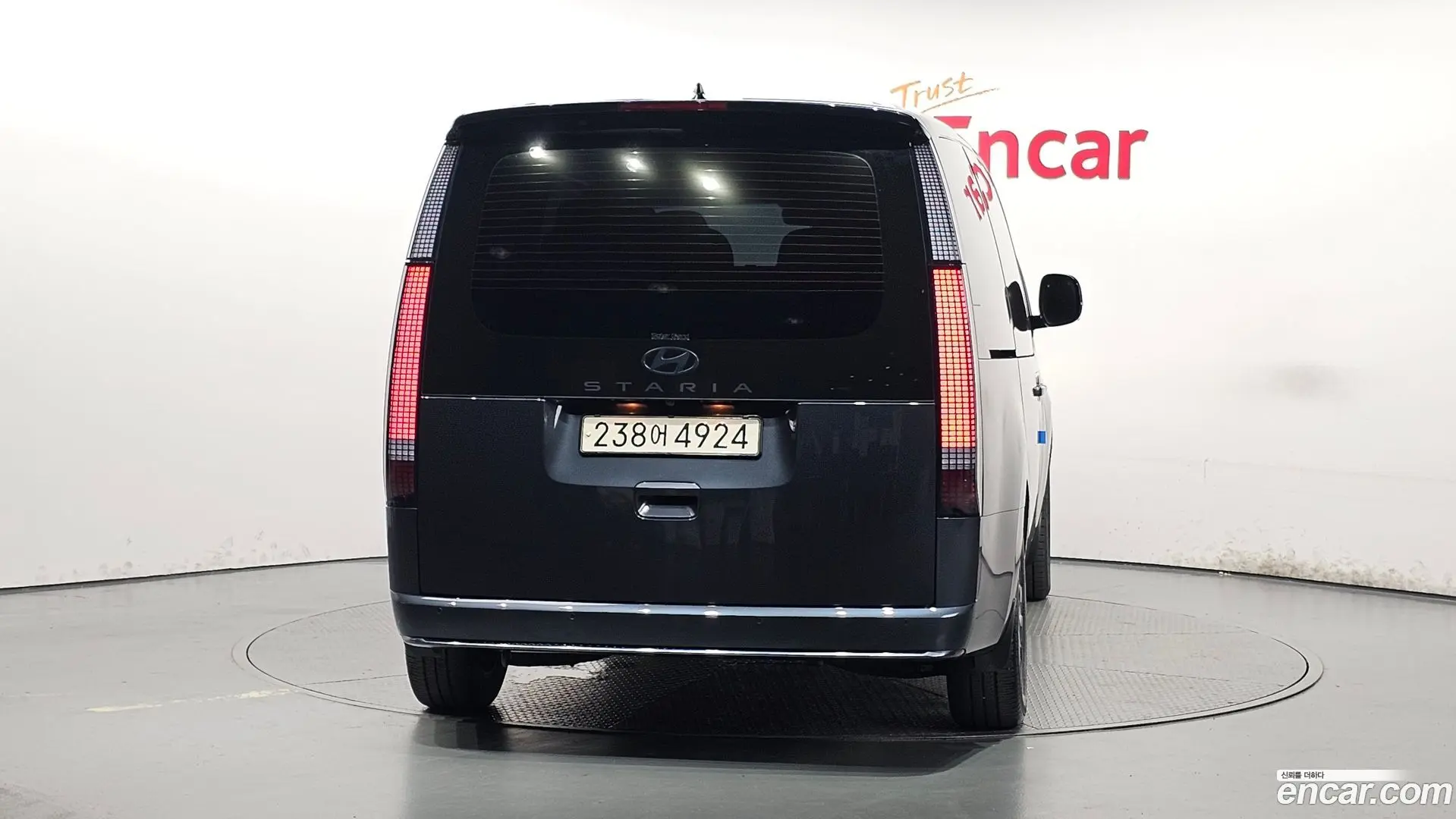 Hyundai Staria Lounge 9-Seater 2021