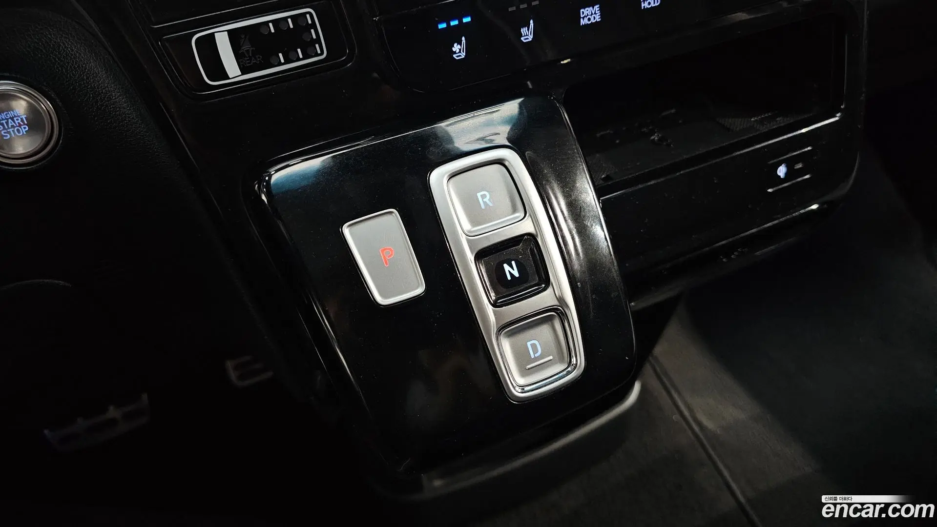 Hyundai Staria Lounge 9-Seater 2021