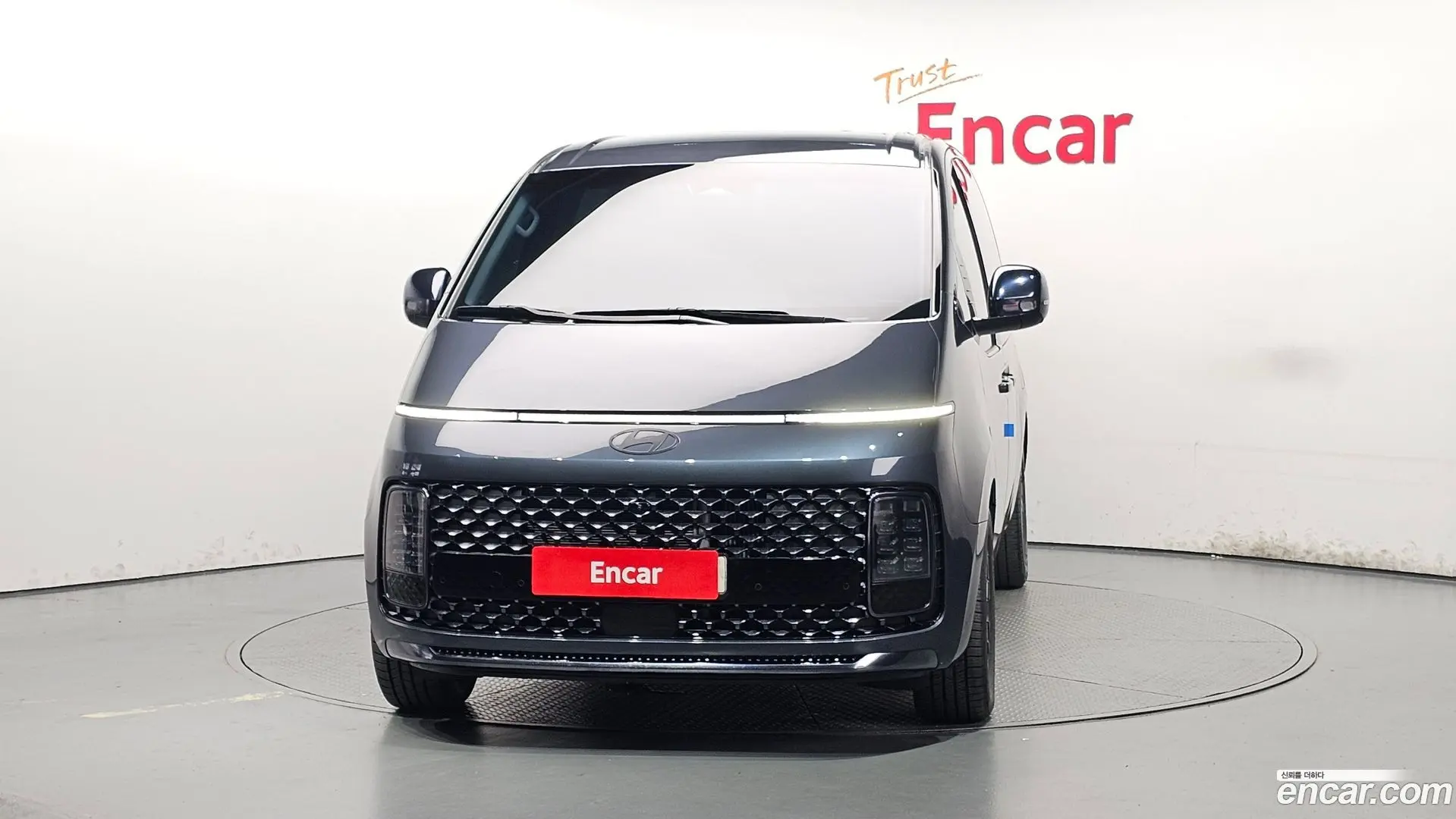 Hyundai Staria Lounge 9-Seater 2021