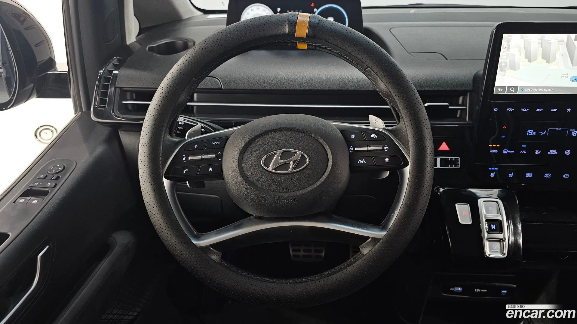 Hyundai Staria Lounge 9-Seater 2021