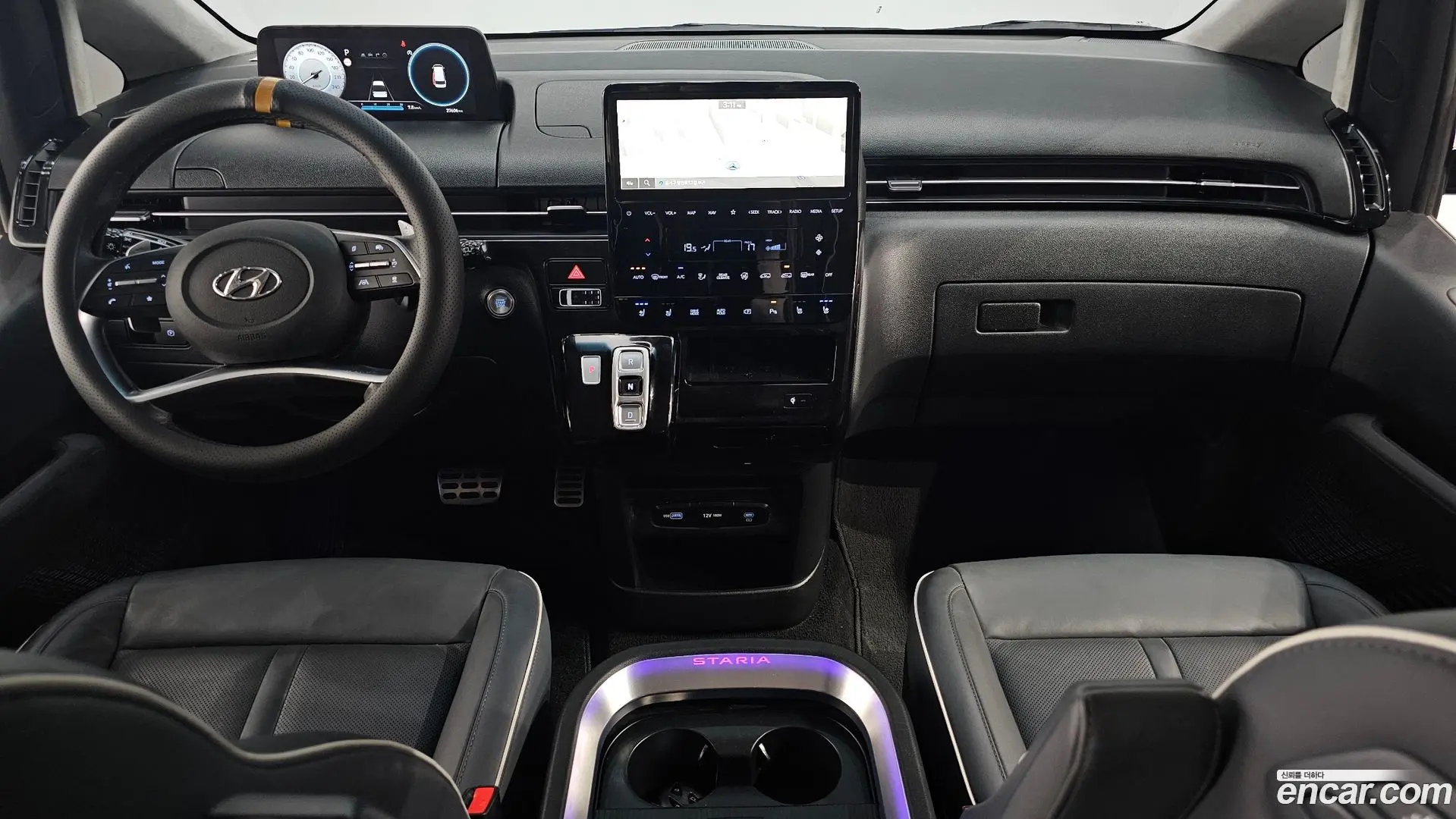 Hyundai Staria Lounge 9-Seater 2021