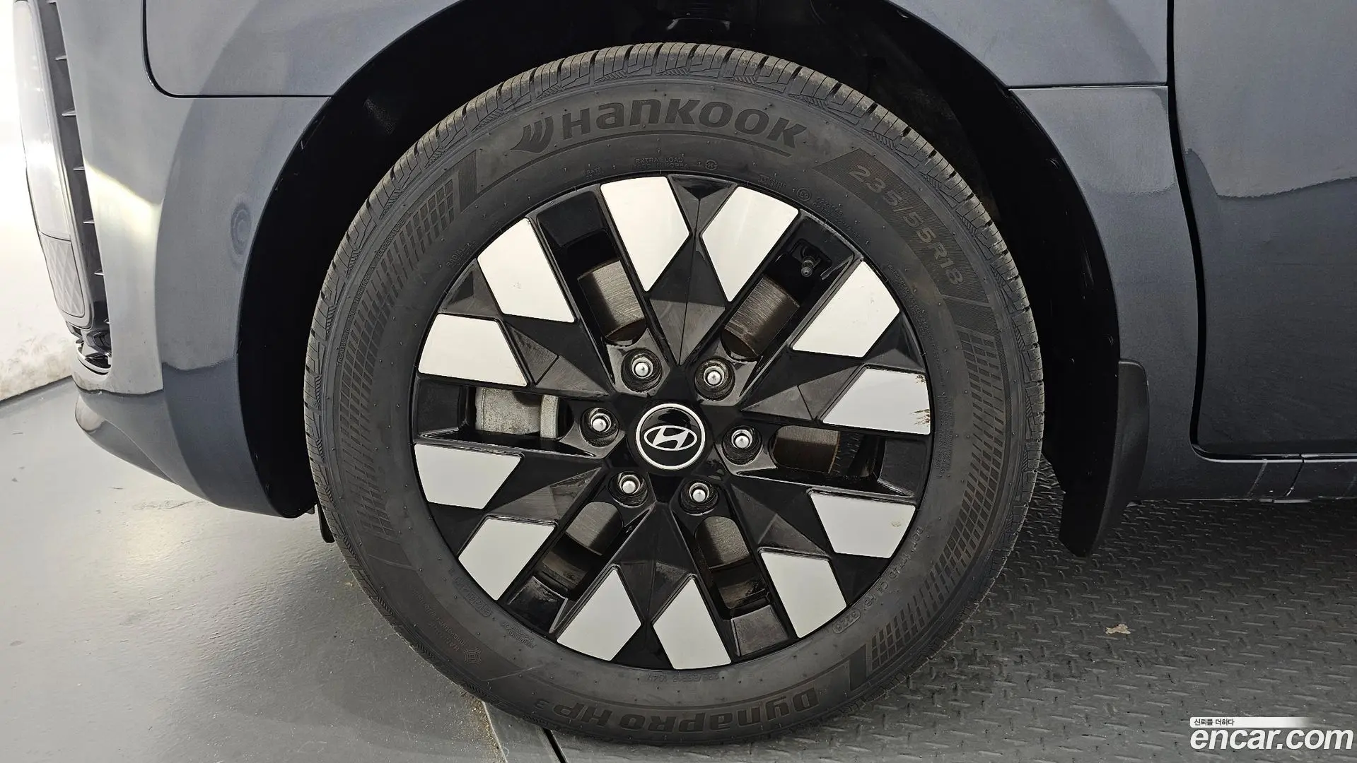 Hyundai Staria Lounge 9-Seater 2021
