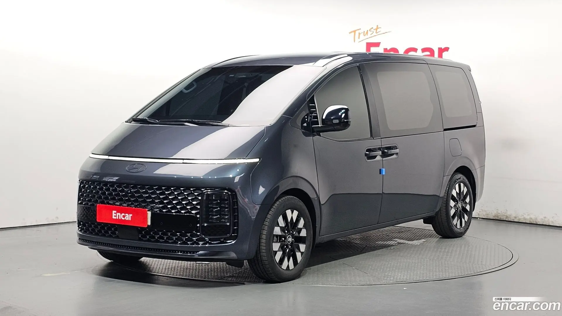 Hyundai Staria Lounge 9-Seater 2021