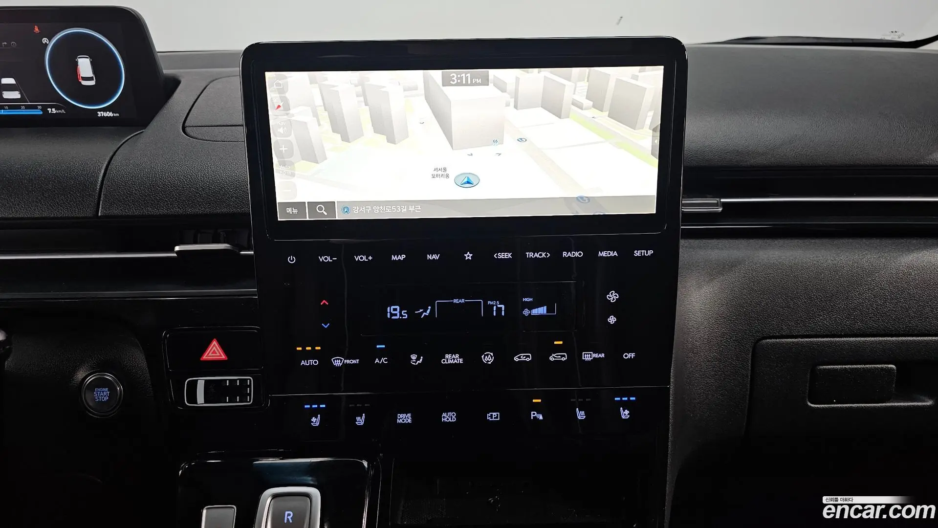 Hyundai Staria Lounge 9-Seater 2021