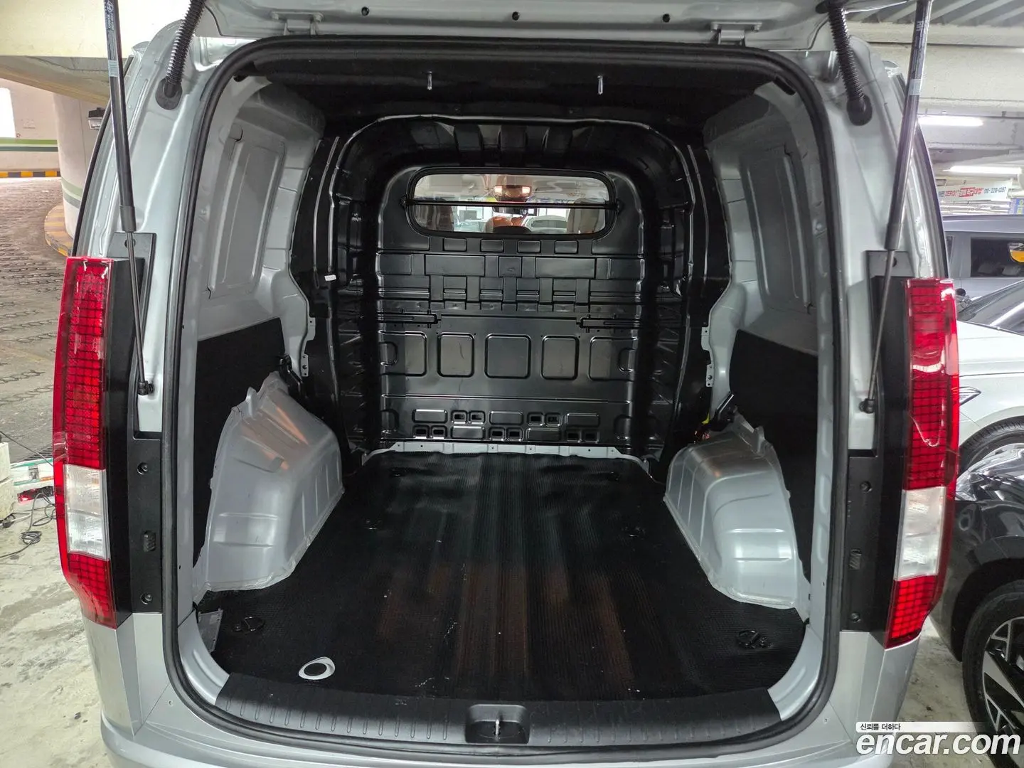 Hyundai Staria Cargo 5-Seater 2022