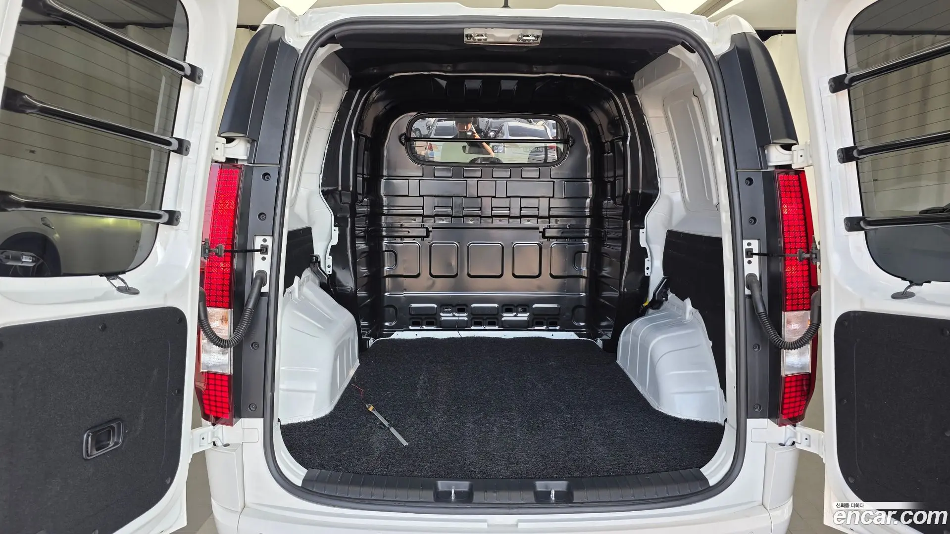 Hyundai Staria Cargo 5-Seater 2022