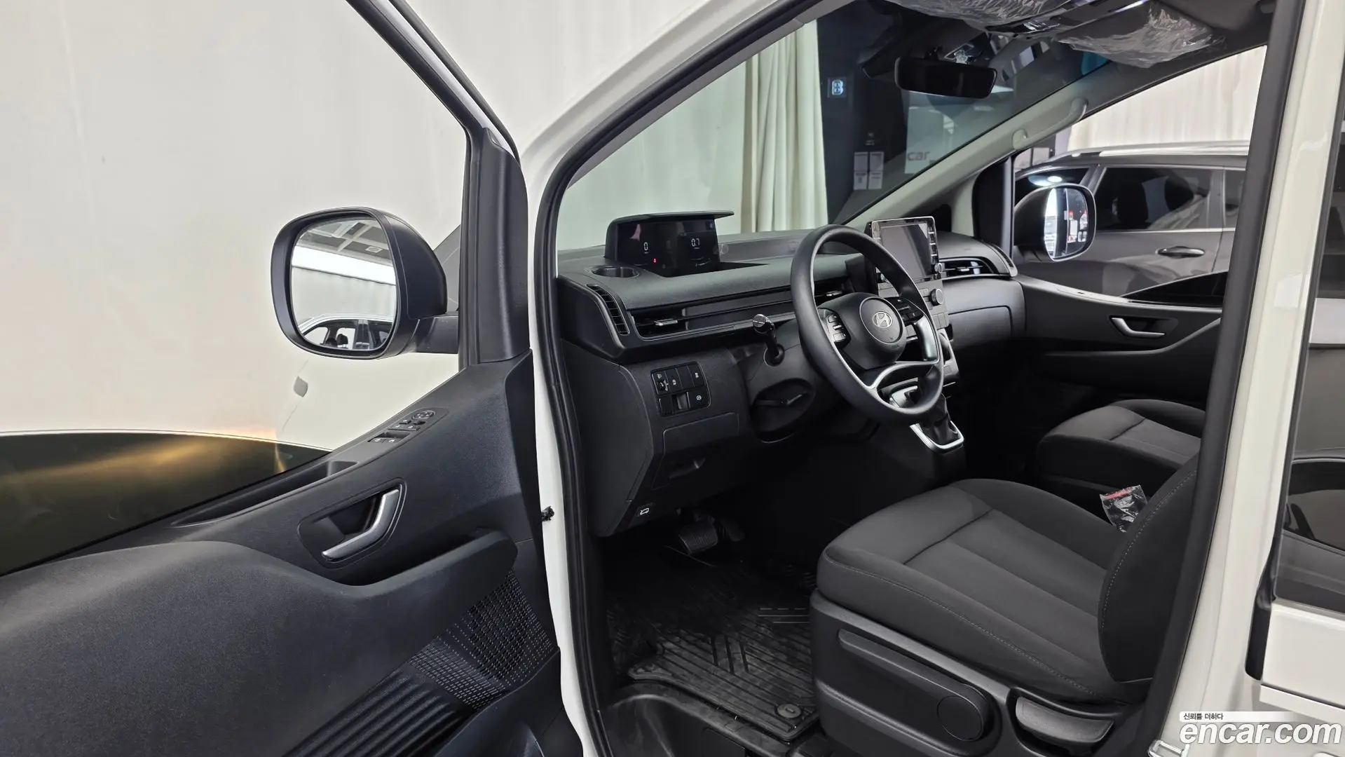 Hyundai Staria Cargo 5-Seater 2022