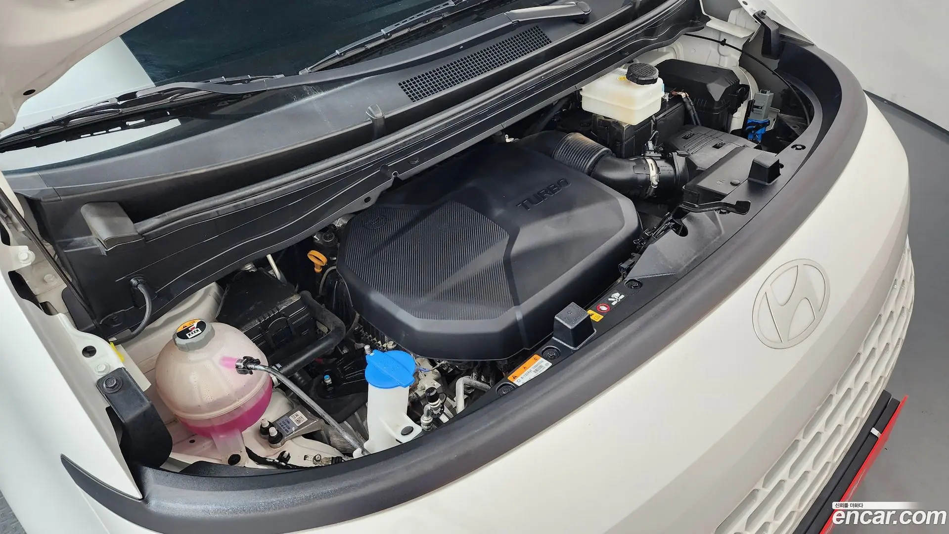 Hyundai Staria 4WD Tourer 11-Seater 2021