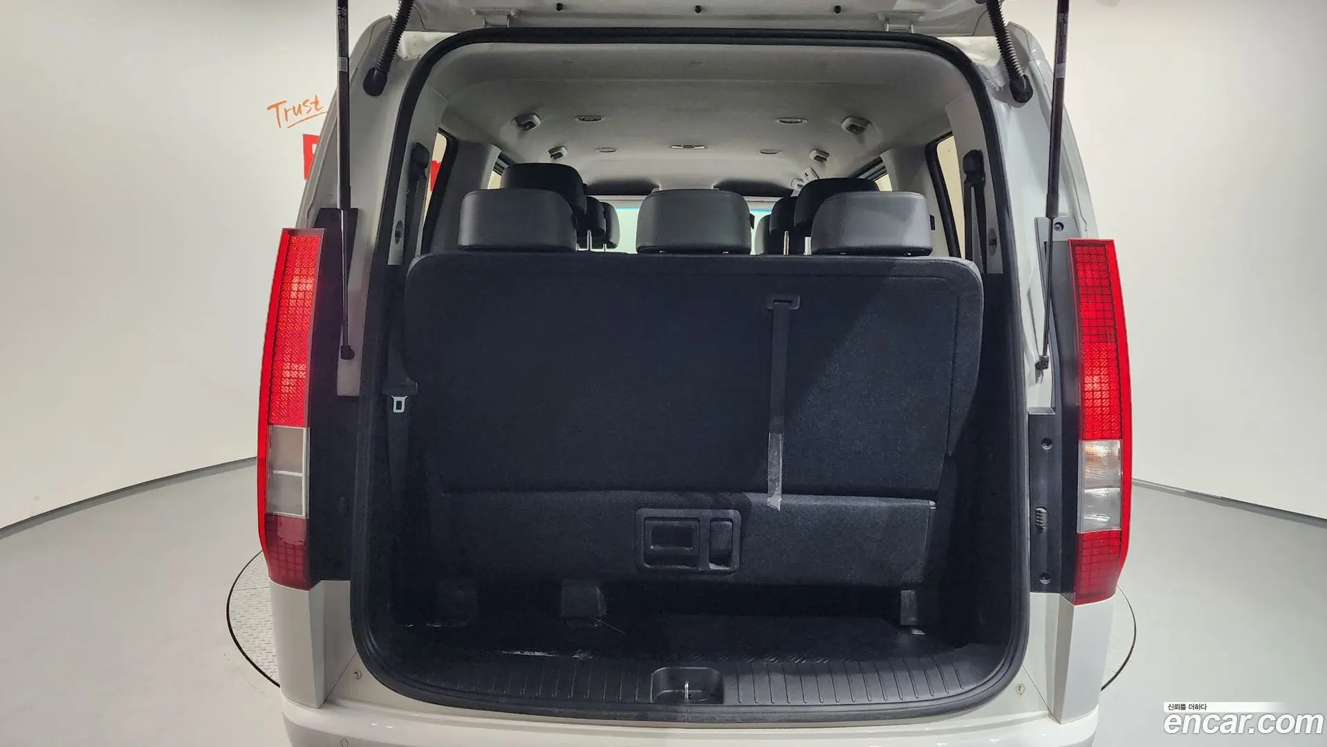 Hyundai Staria 4WD Tourer 11-Seater 2021