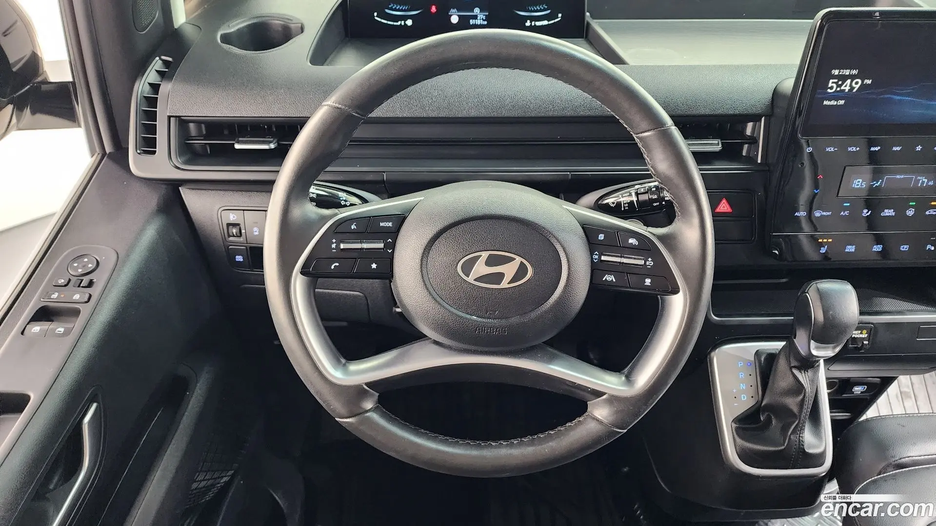 Hyundai Staria 4WD Tourer 11-Seater 2021
