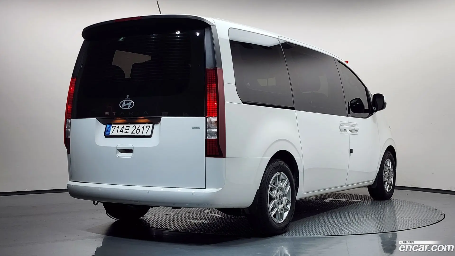 Hyundai Staria 4WD Tourer 11-Seater 2021
