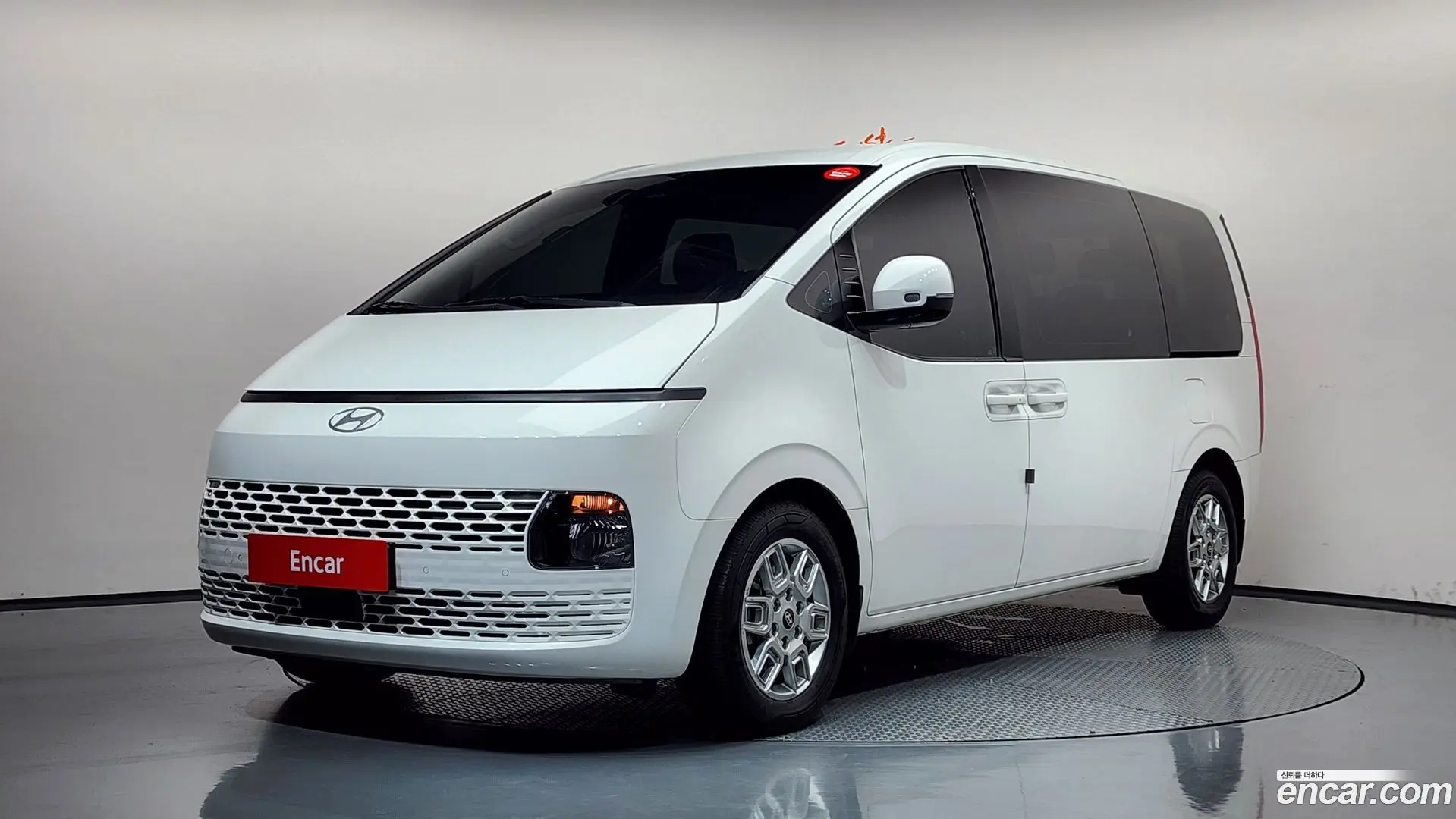 Hyundai Staria 4WD Tourer 11-Seater 2021