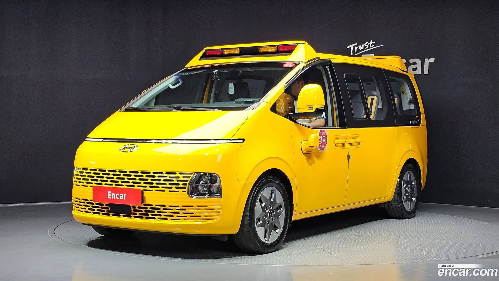 Hyundai Staria L3.5 Kinder Safety Car