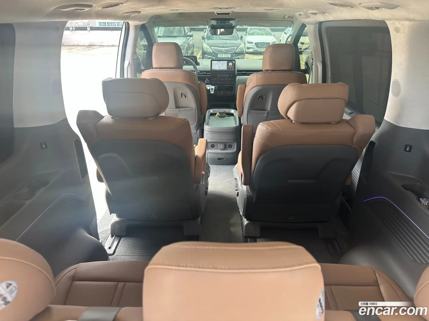 Hyundai Staria Lounge 7-Seater 2021