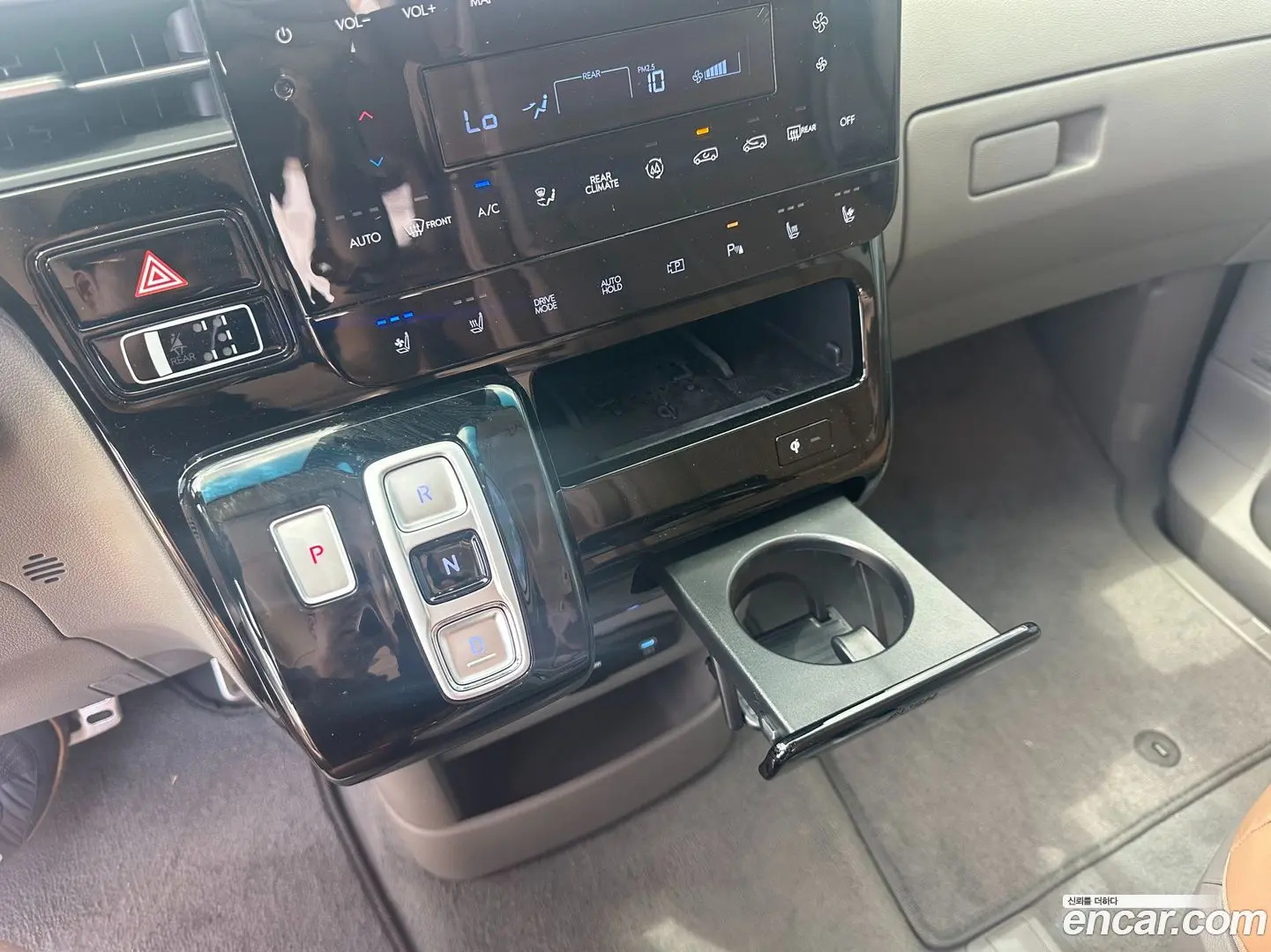 Hyundai Staria Lounge 7-Seater 2021