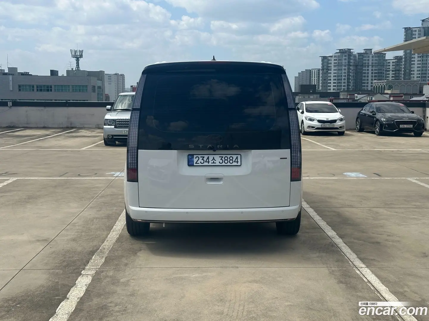 Hyundai Staria Lounge 7-Seater 2021