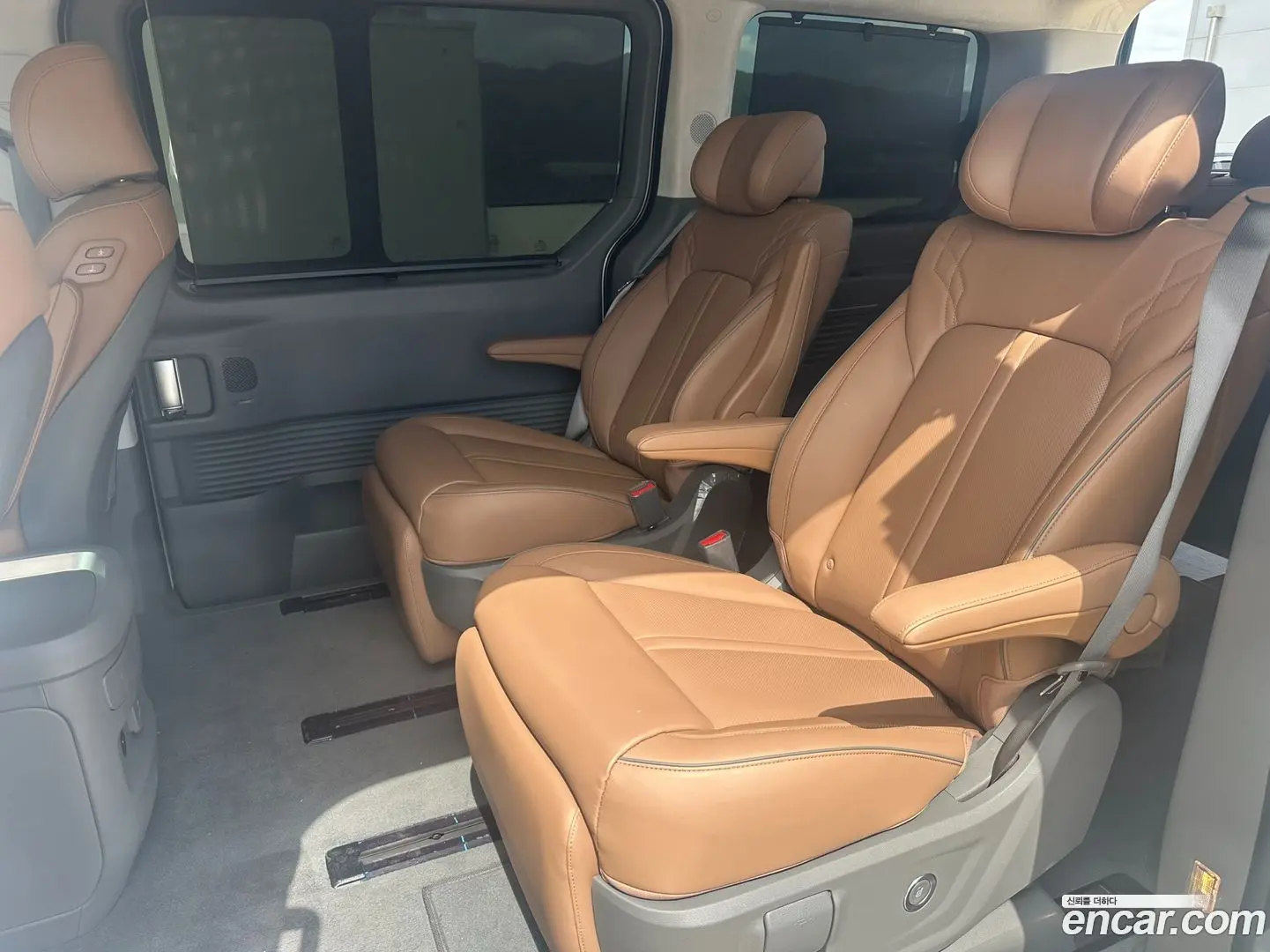 Hyundai Staria Lounge 7-Seater 2021