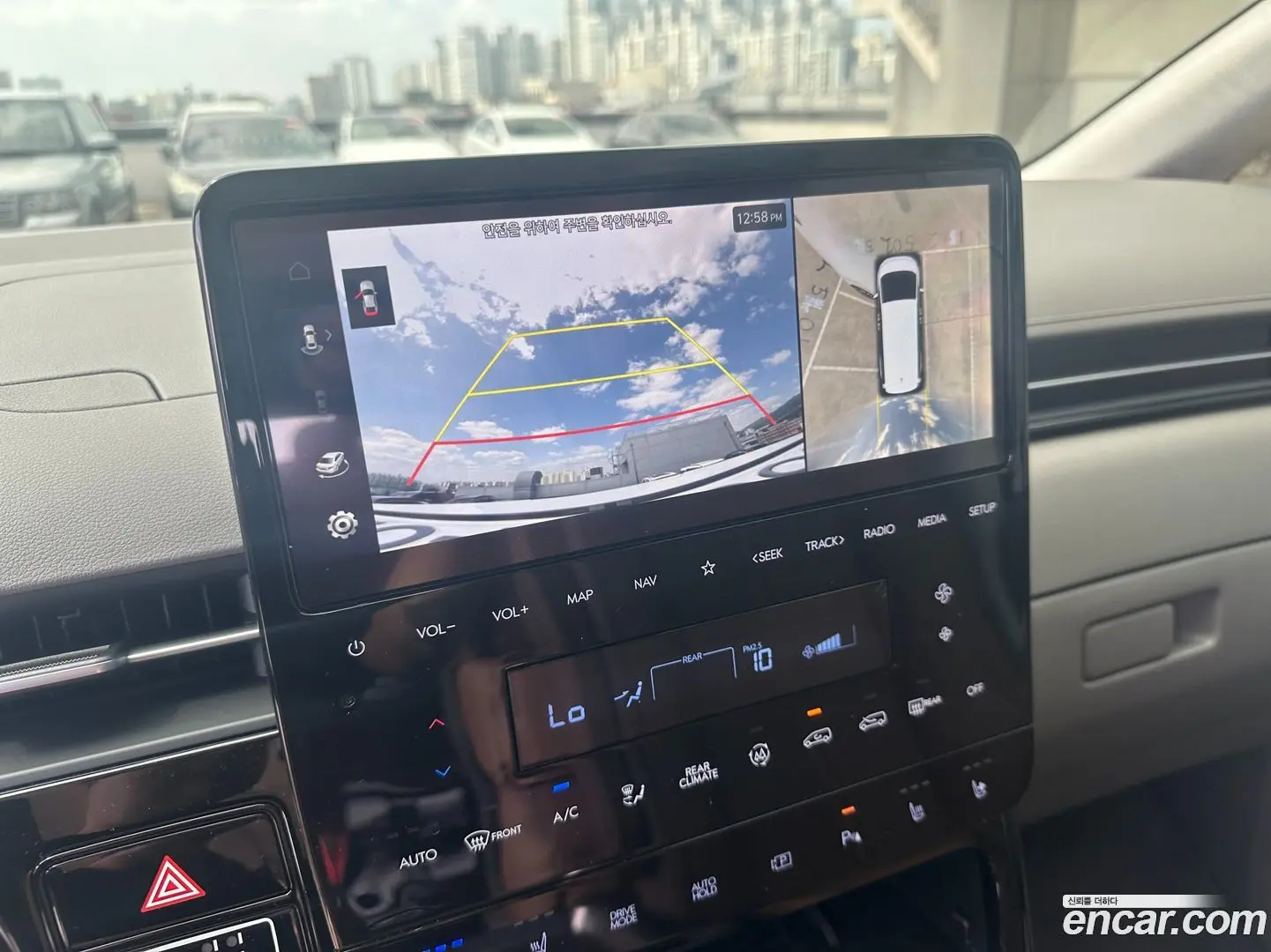 Hyundai Staria Lounge 7-Seater 2021