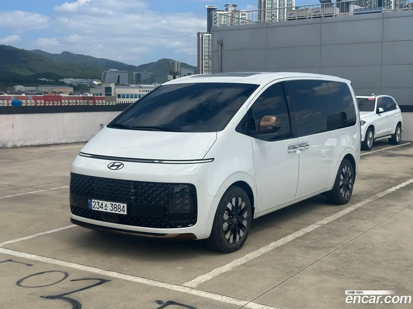 Hyundai Staria Lounge 7-Seater 2021
