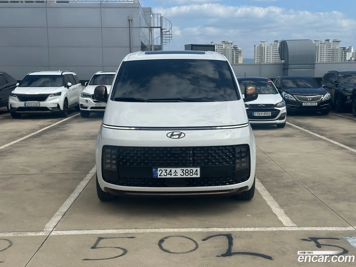 Hyundai Staria Lounge 7-Seater 2021