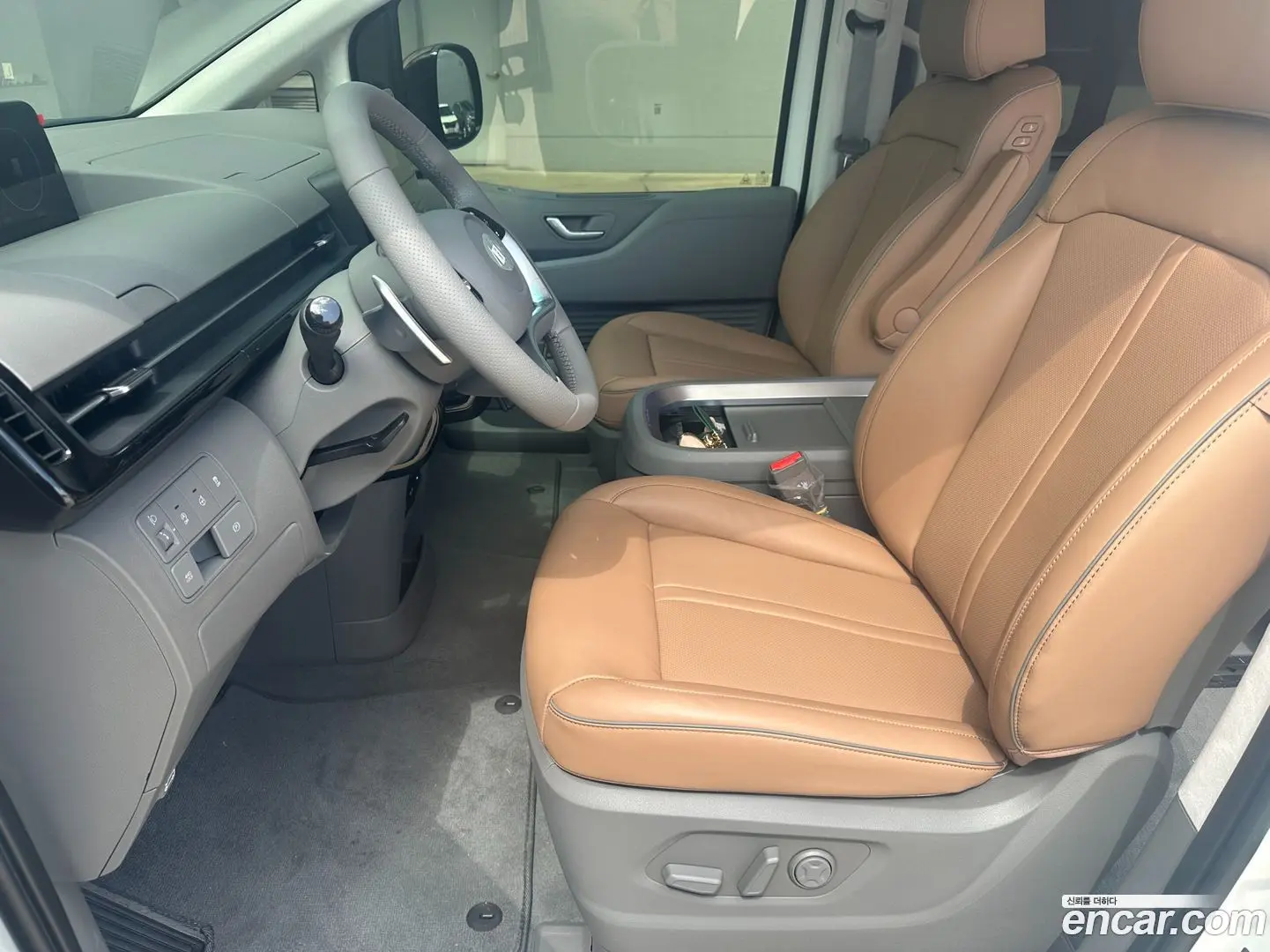 Hyundai Staria Lounge 7-Seater 2021